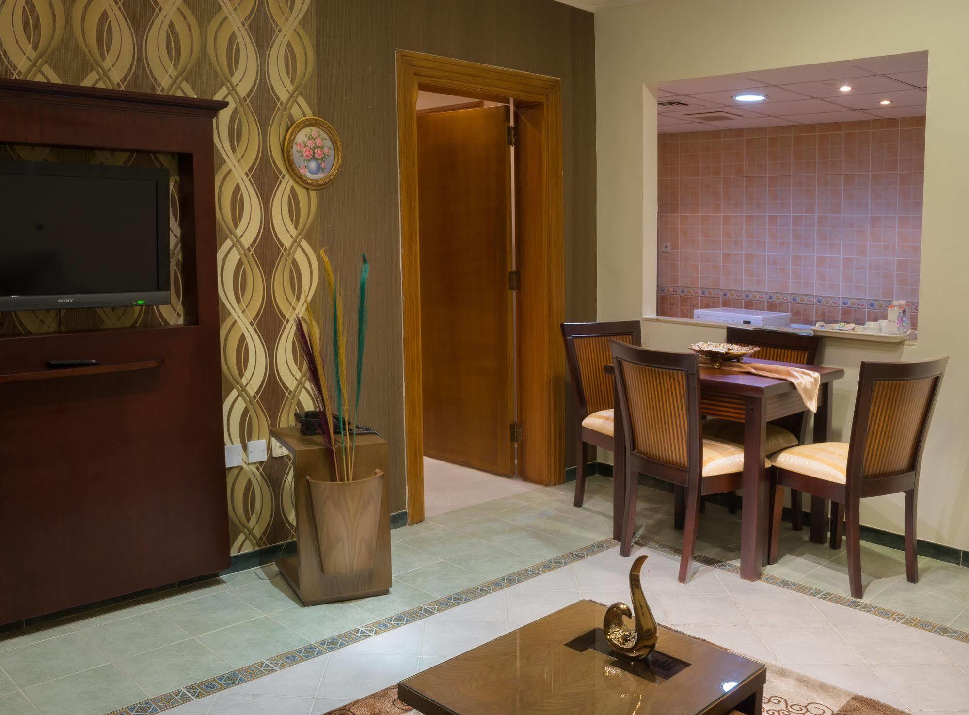 Aparthotel Safari 4*